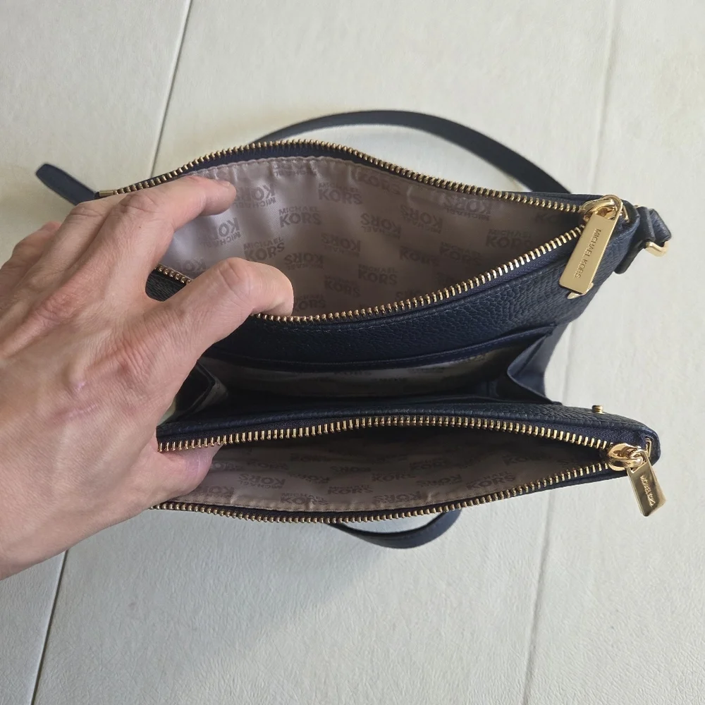 Michael Kors Double Zipper Crossbody/Sling Wallet - Picture 7 of 9